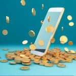 Wasserschaden Regulierung und Begleitung. Bild mit Geld und Handy. Wasserschaden Regulierung und Abwicklung mit Sofortgeld. Wir unterstützen Sie in Schadenfällen kurzfristig und bieten Ihnen durch unser langjähriges Know How in Kooperation Sachverständige, Versicherungsexperten und Juristen mit 100% Zuverlässigkeit. Mit über 35 Jahren Erfahrung und über 300.000 erfolgreich begleiteten Gebäude Wasserschäden helfen wir ihnen bei der Wasserschaden-Abwicklung.