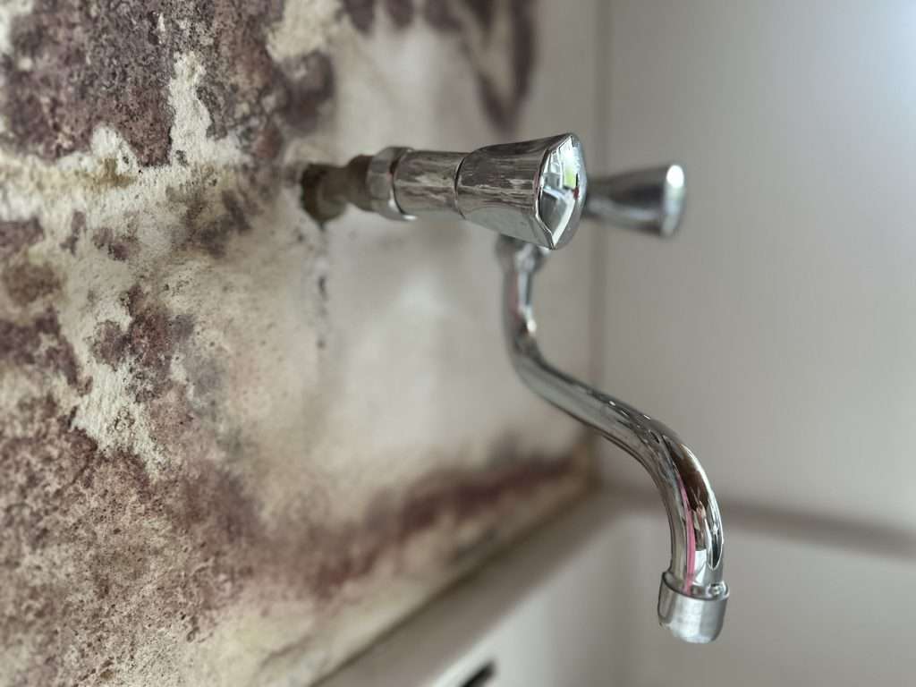 Schadenshöhe, Gutachter, Versicherung: So läuft die Bewertung bei Wasserschäden ab